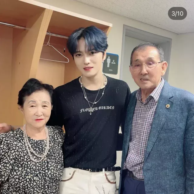 ジェジュンと養父母